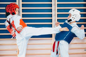 Taller de taekwondo en el Colegio San Javier