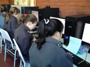 Actividad realizada en computación y coordinada por maestra de 5to grado inglés