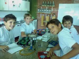 Actividades en el lab de Ciencias del colegio