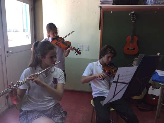 Guitarras en Sala de música del Colegio San Javier