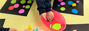 UN MUNDO DE LUNARES en kinder 3 con  Yayoi Kusama - Colegio San Javier