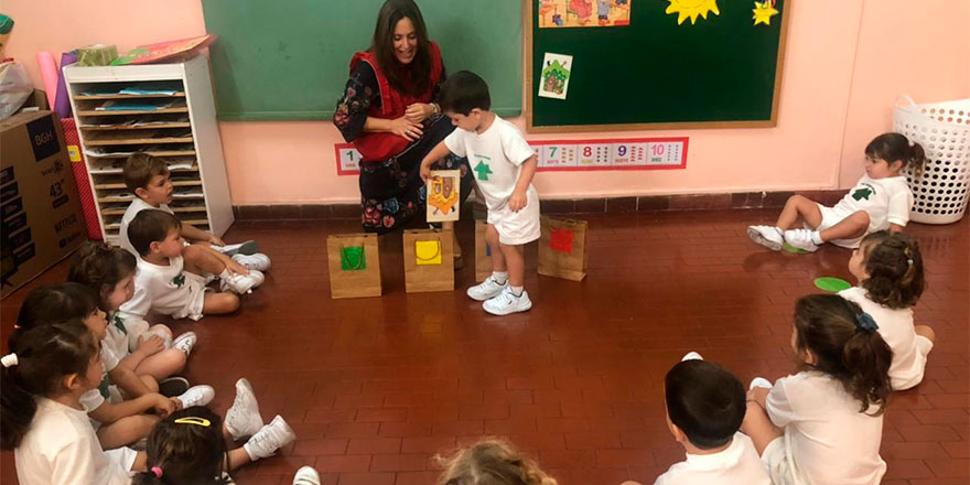 Los colores en Sala de 3 años - The Green House Kindergarten - Colegio San Javier