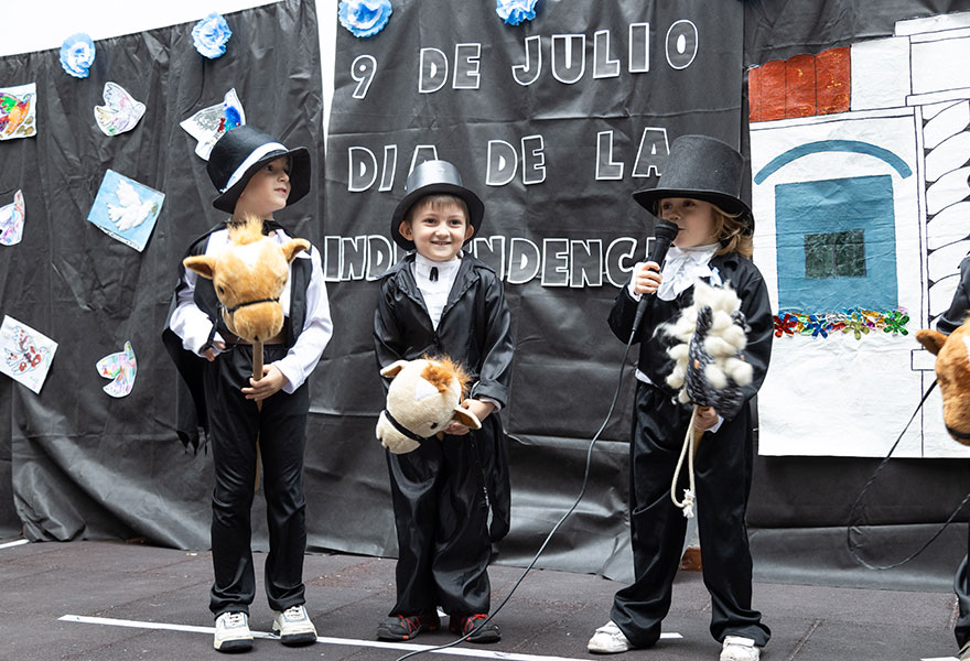 Sala de 5 Años - Acto por nuestra Independencia - The Green House Kindergarten - Colegio San Javier