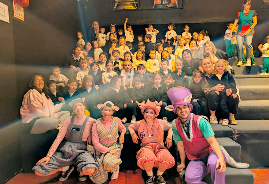 The Green House Kindergarten en el teatro - Colegio San Javier