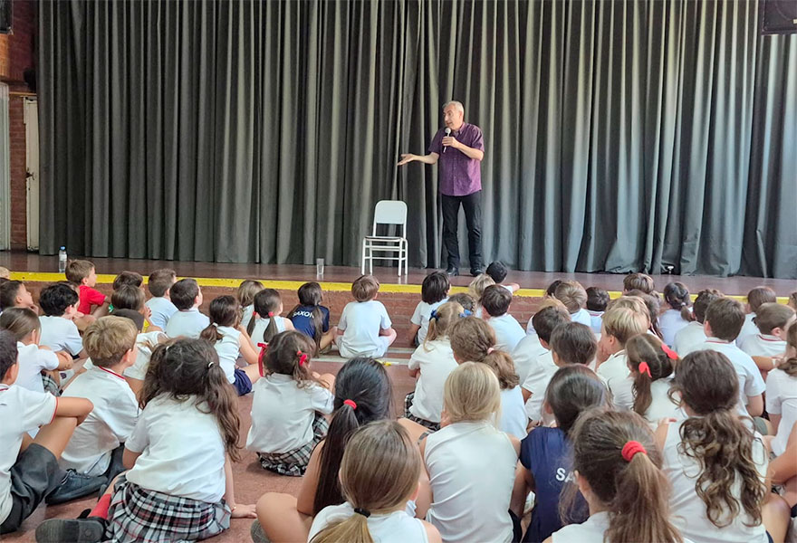 Encuentro literario con Juan José Decuzzi - Colegio San Javier