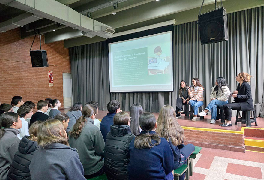 Encuentro con Ariana Osorio - Colegio San Javier