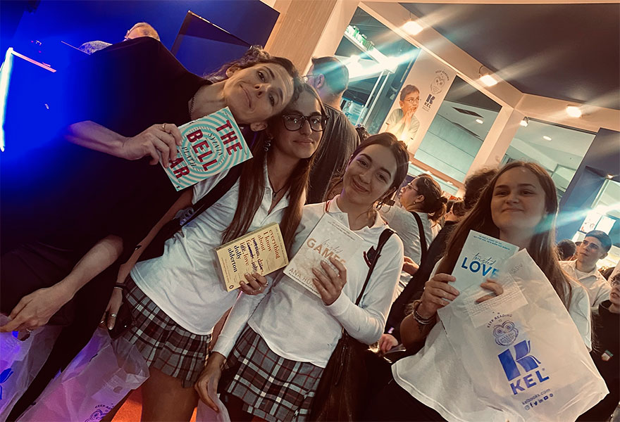 Senior 4 en la Feria del Libro - Colegio San Javier